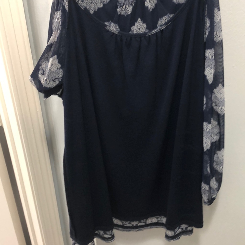 Navy blue cold shoulder top - Picture 7 of 8